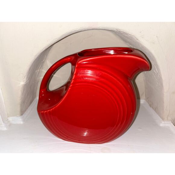 Fiesta HLC Contemporary Full Size Disk Pitcher Scarlet Red USA 7" - Picture 1 of 6